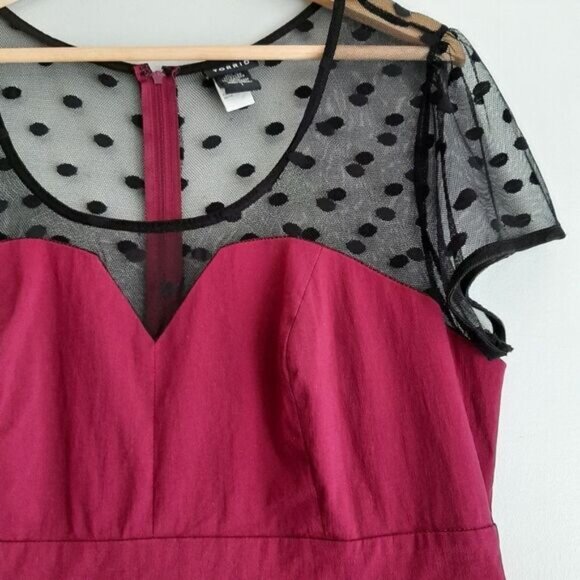 TORRID / Fitted Stretchy Peplum Top w/ Mesh Yoke Sweetheart Pink Sz L Flawed - Picture 4 of 11